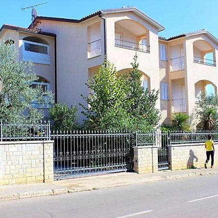 House Laura 200M From The Beach And The Center Lägenhet Poreč Exteriör bild