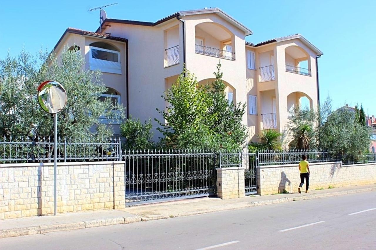 House Laura 200M From The Beach And The Center Lägenhet Poreč Exteriör bild